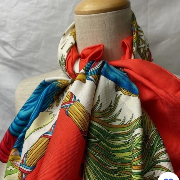 HERMES Vintage Scarf - Picture 3 of 12